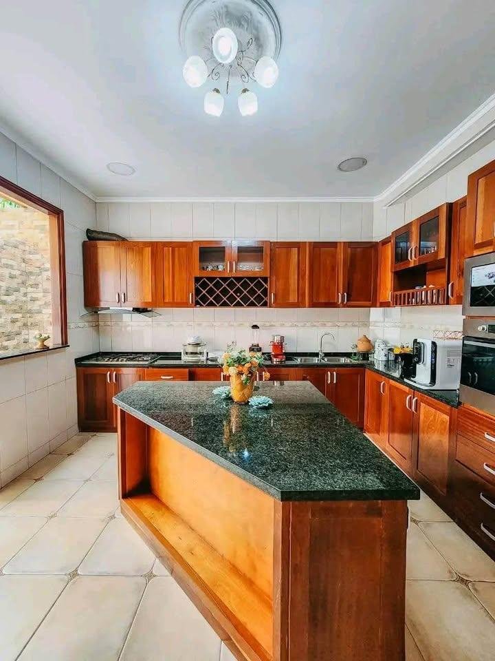 Vivenda V6 no Condomínio Jardim de Rosas – 2ª Fase